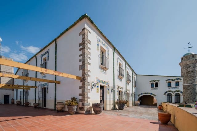 12 soveværelse Finca/Landehus til salg i Roses med swimmingpool garage - € 2.800.000 (Ref: 8690315)