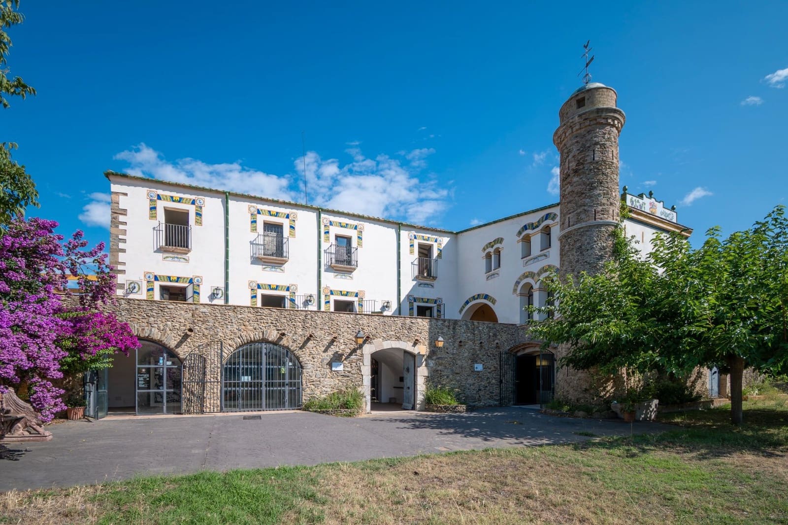 12 sypialnia Finka/Dom wiejski na sprzedaż w Roses z basenem garażem - 2 800 000 € (Ref: 8690315)