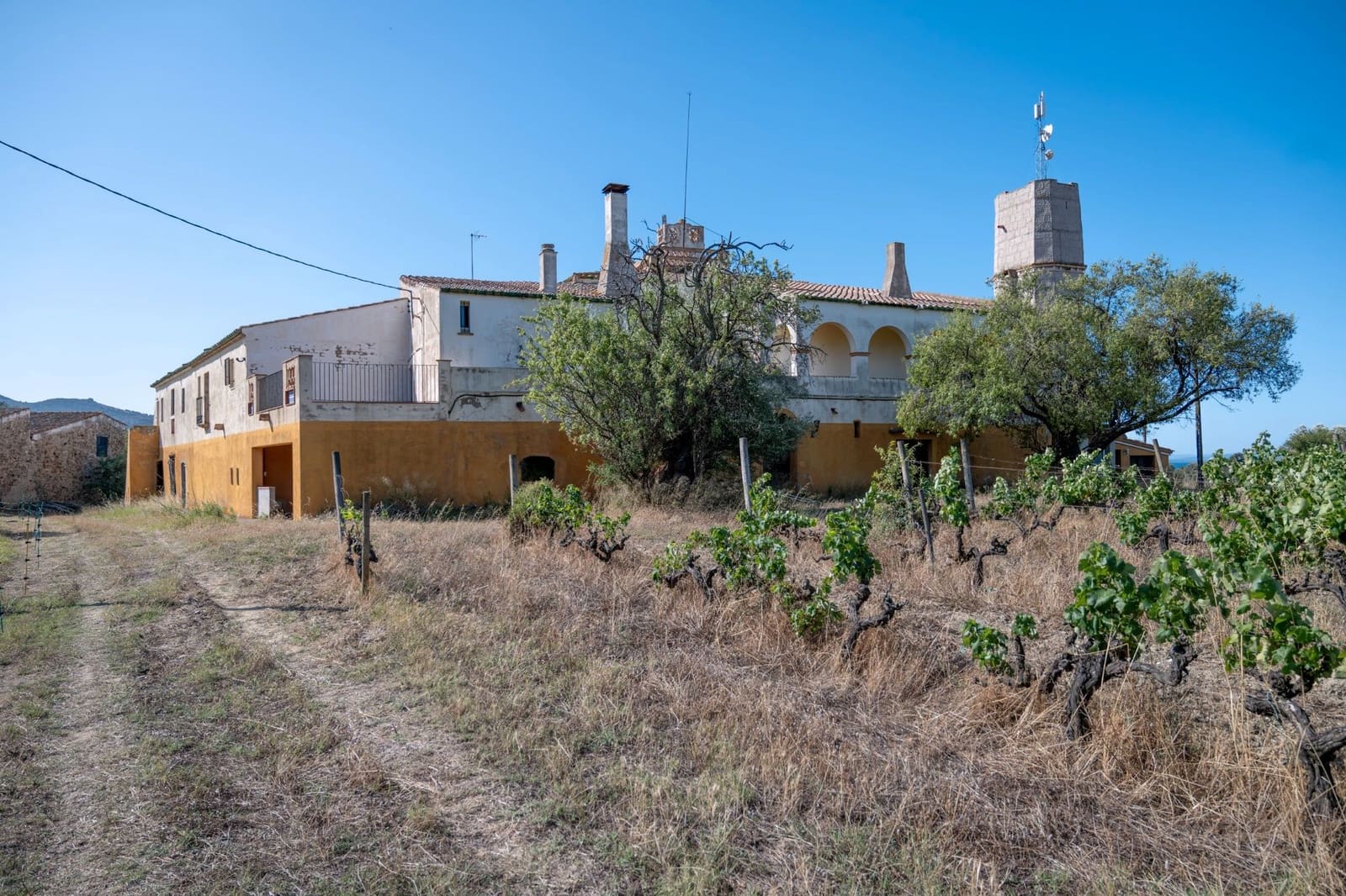 12 sypialnia Finka/Dom wiejski na sprzedaż w Roses z basenem garażem - 2 800 000 € (Ref: 8690315)