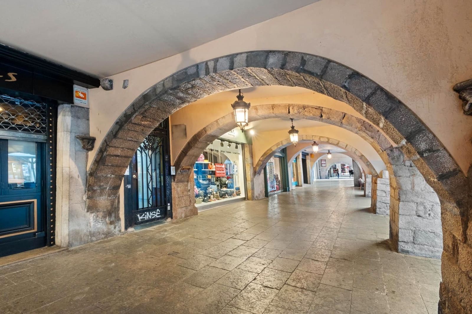 6 slaapkamer Flat te koop in Gerona stad - € 546.000 (Ref: 8802512)