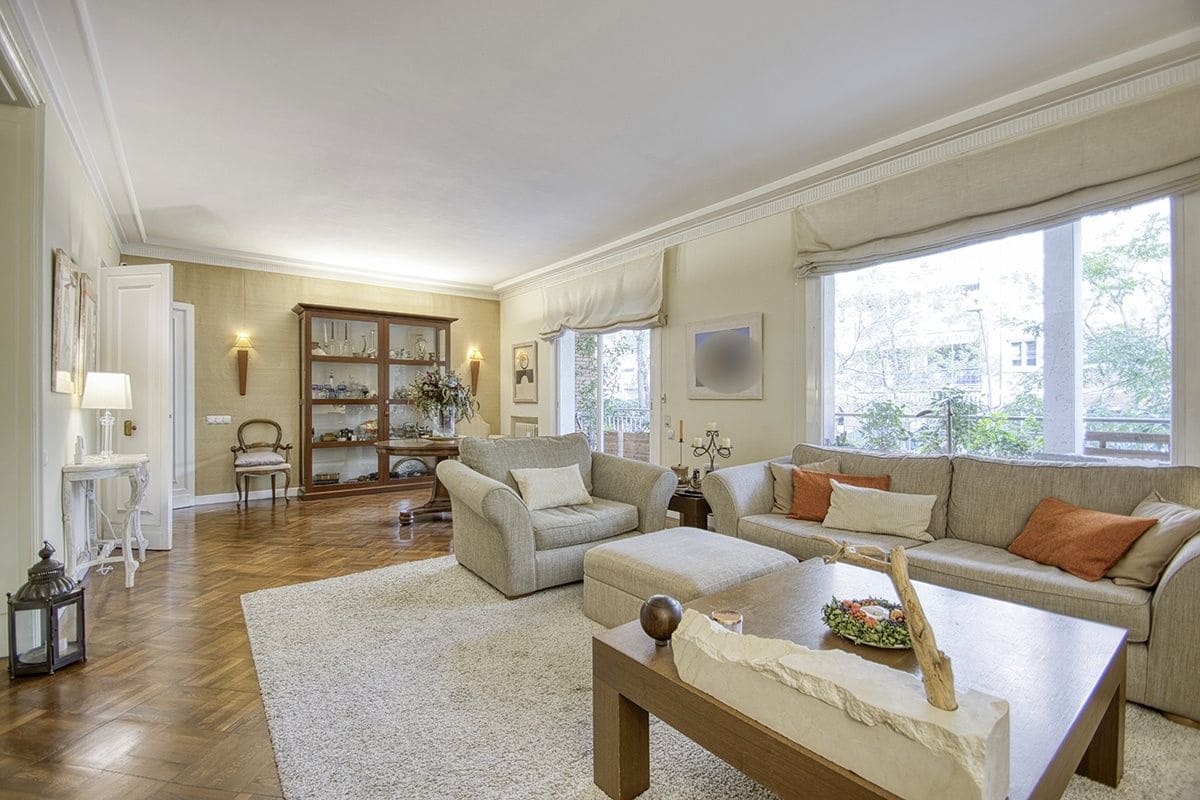 7 bedroom Flat for sale in Barcelona city with garage - € 2,300,000 (Ref: 8830324)