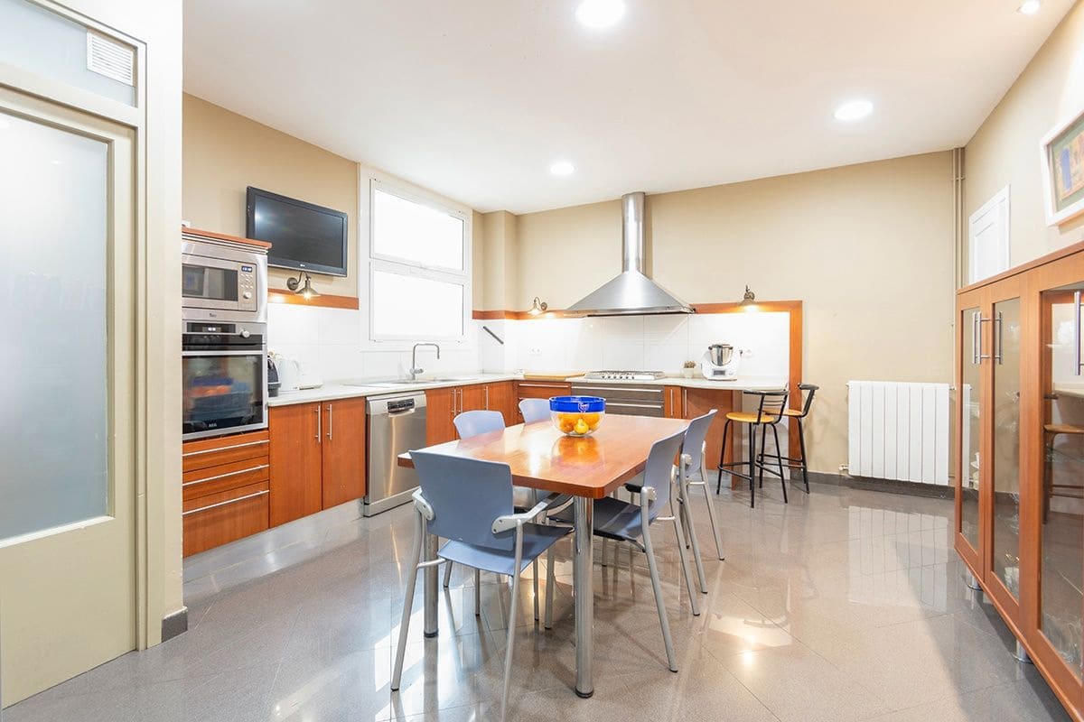 7 bedroom Flat for sale in Barcelona city with garage - € 2,300,000 (Ref: 8830324)