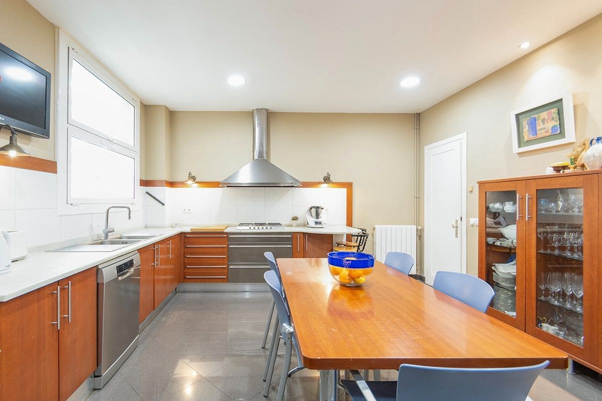 7 bedroom Flat for sale in Barcelona city with garage - € 2,300,000 (Ref: 8830324)