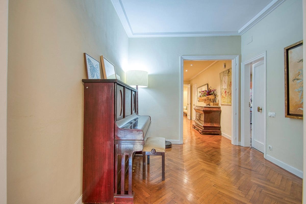 7 bedroom Flat for sale in Barcelona city with garage - € 2,300,000 (Ref: 8830324)
