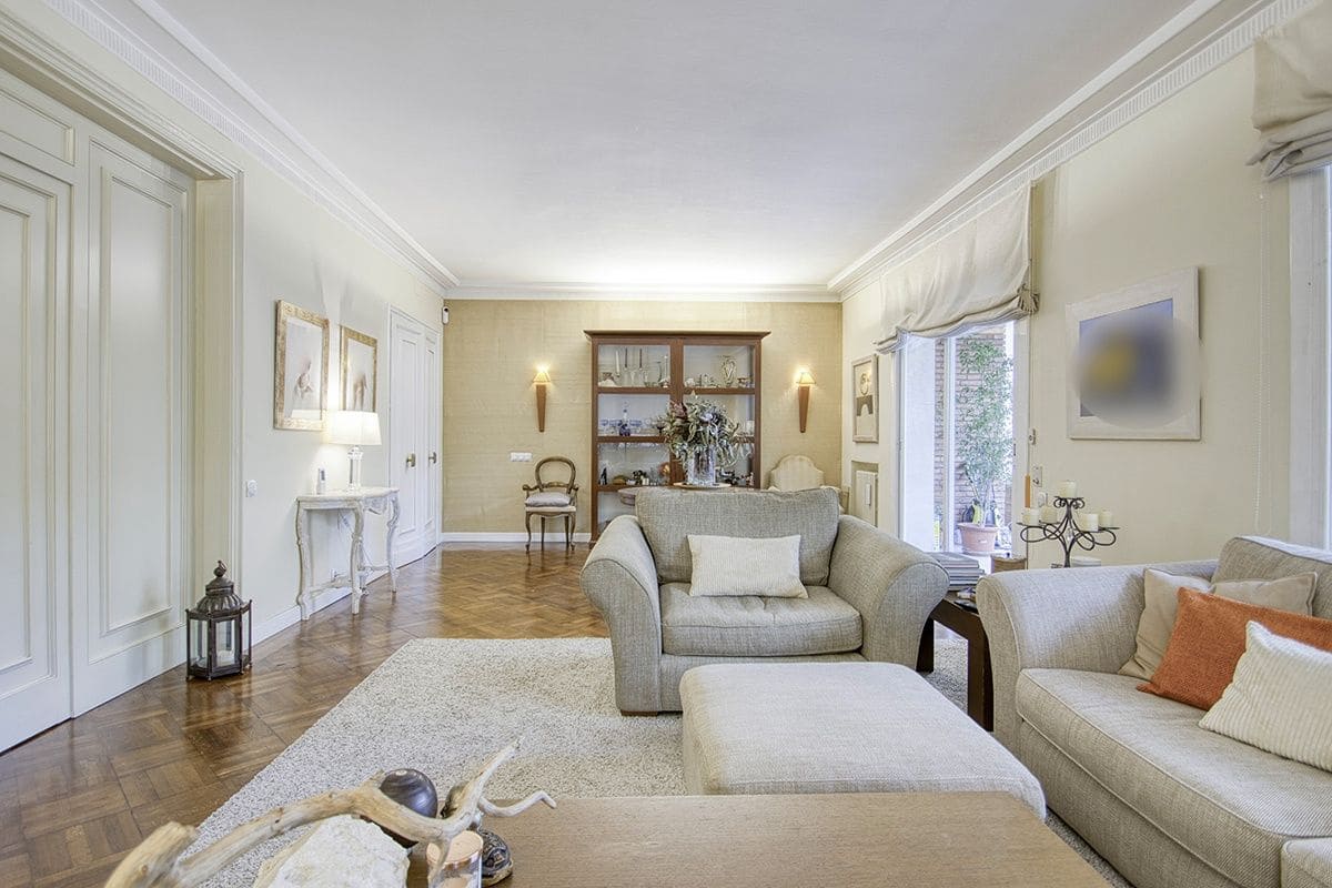 7 bedroom Flat for sale in Barcelona city with garage - € 2,300,000 (Ref: 8830324)