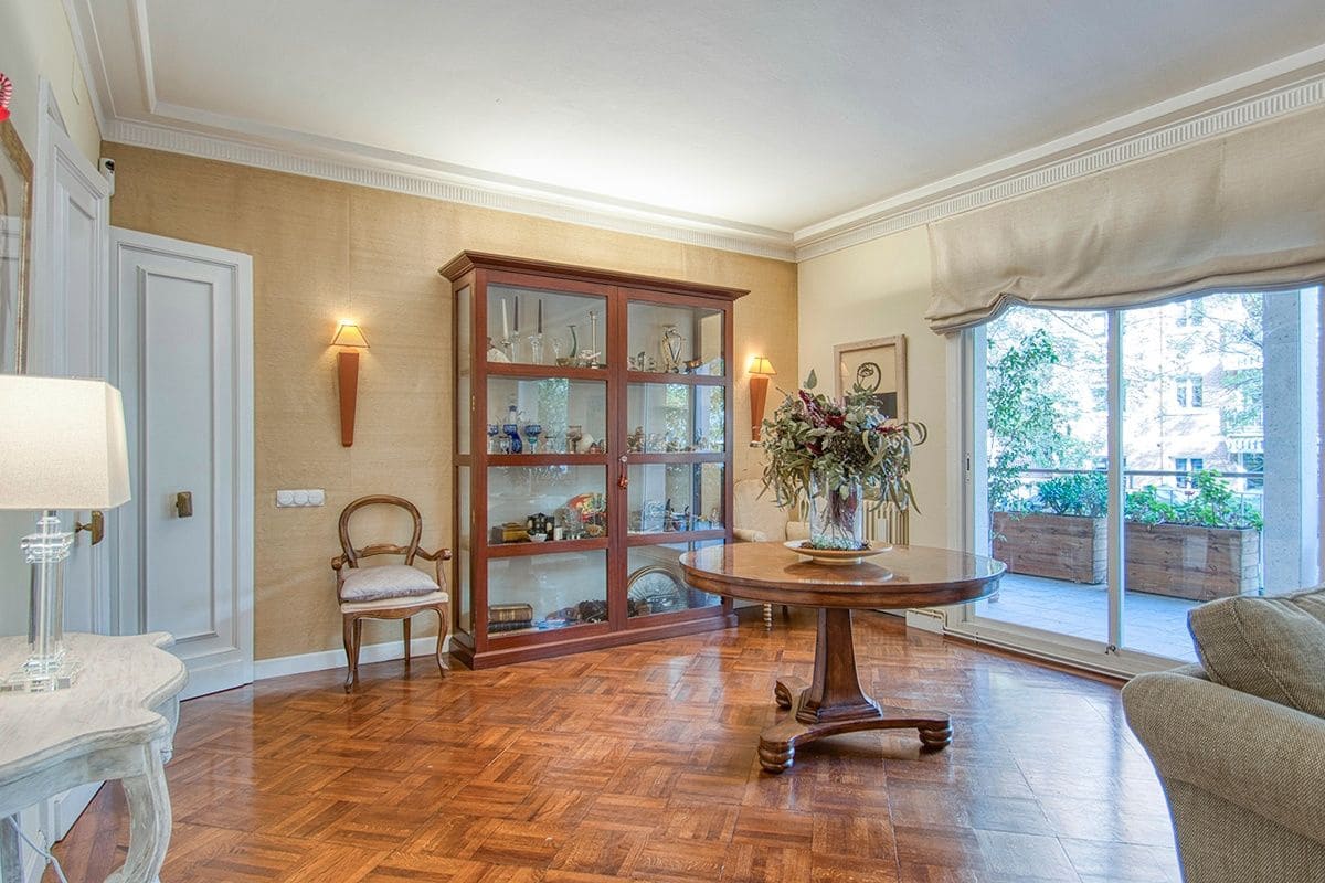 7 bedroom Flat for sale in Barcelona city with garage - € 2,300,000 (Ref: 8830324)