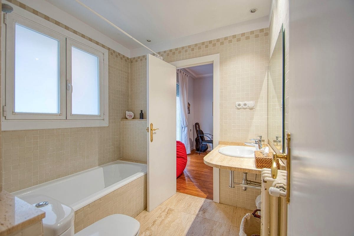 7 bedroom Flat for sale in Barcelona city with garage - € 2,300,000 (Ref: 8830324)