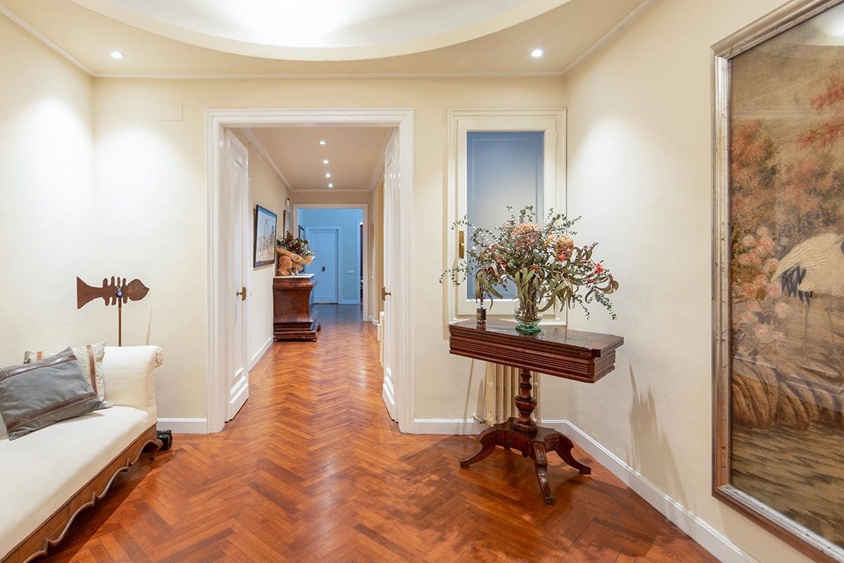 7 bedroom Flat for sale in Barcelona city with garage - € 2,300,000 (Ref: 8830324)