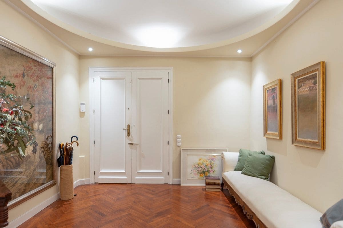 7 bedroom Flat for sale in Barcelona city with garage - € 2,300,000 (Ref: 8830324)