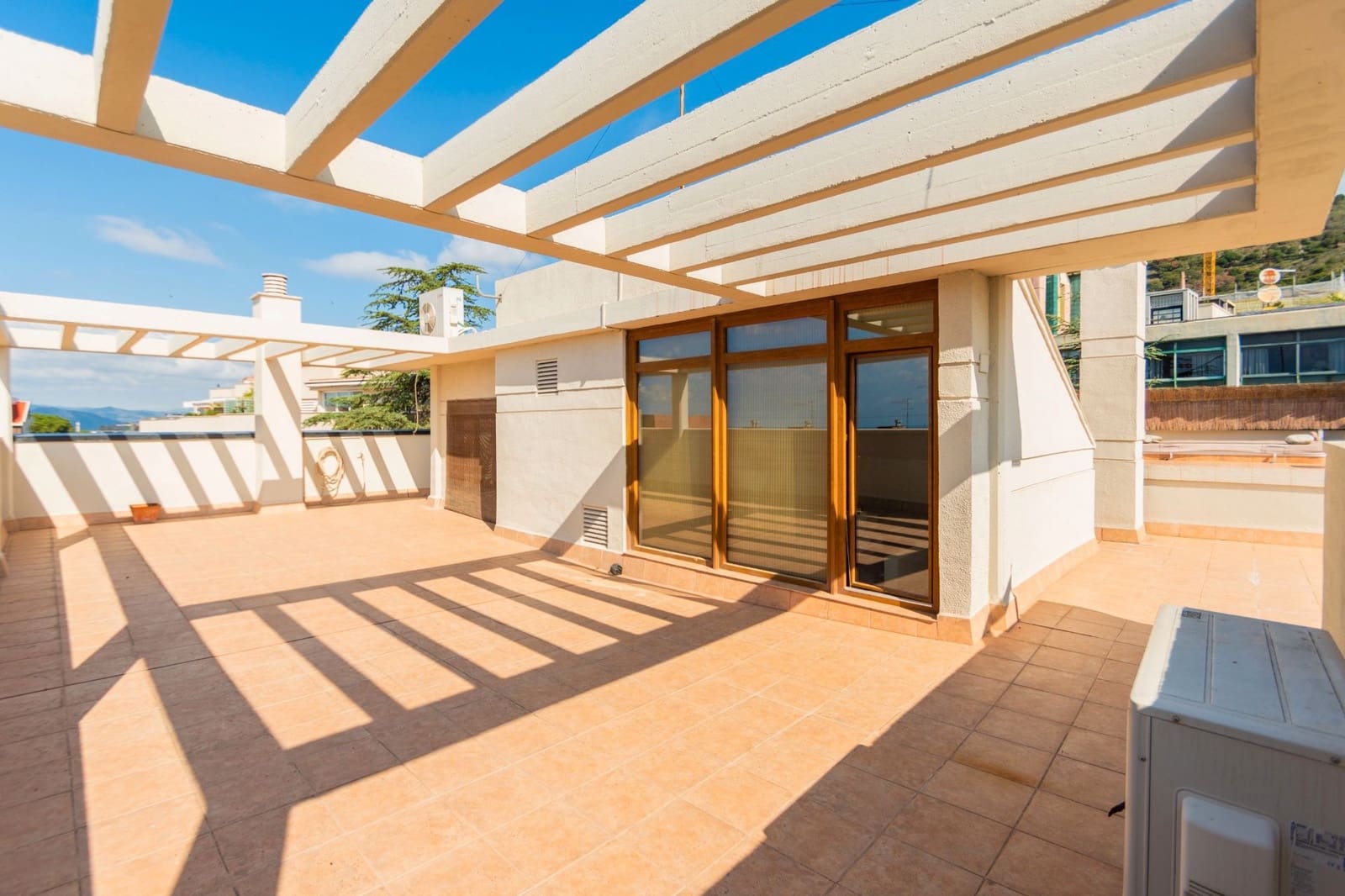 5 soveværelse Penthouse til salg i Barcelona by med swimmingpool garage - € 2.150.000 (Ref: 8846852)