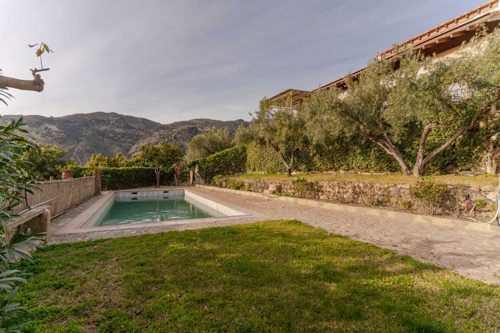 7 soveværelse Finca/Landehus til salg i Velez de Benaudalla med swimmingpool garage - € 599.000 (Ref: 8853964)