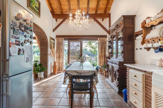 7 soveværelse Finca/Landehus til salg i Vélez de Benaudalla med swimmingpool garage - € 599.000 (Ref: 8853964)