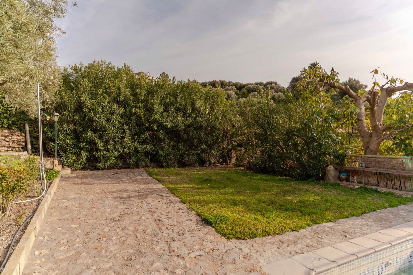 7 soveværelse Finca/Landehus til salg i Velez de Benaudalla med swimmingpool garage - € 599.000 (Ref: 8853964)