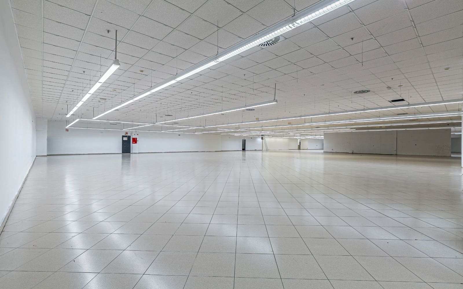 Erhverv til leje i Barcelona by - € 30.000 (Ref: 8881002)