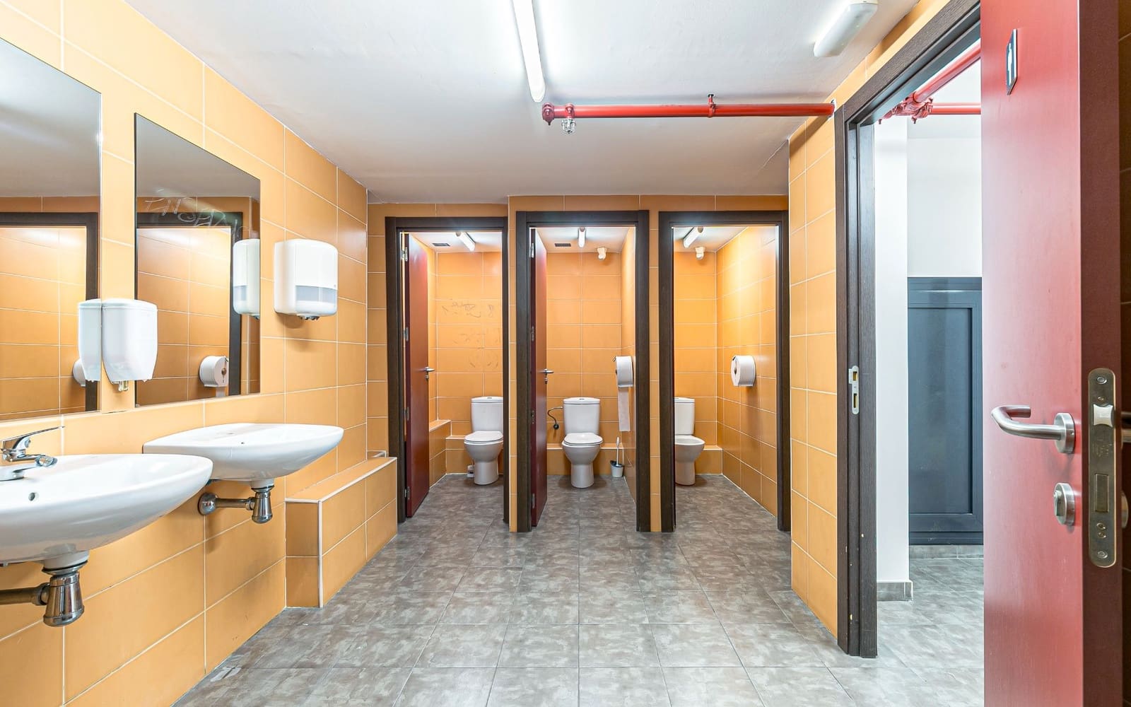 Erhverv til leje i Barcelona by - € 30.000 (Ref: 8881002)