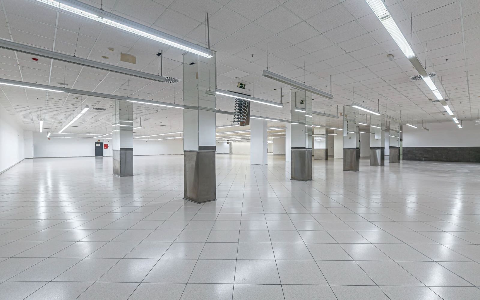 Erhverv til leje i Barcelona by - € 30.000 (Ref: 8881002)