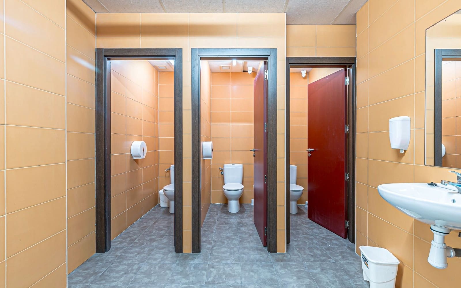 Erhverv til leje i Barcelona by - € 30.000 (Ref: 8881002)