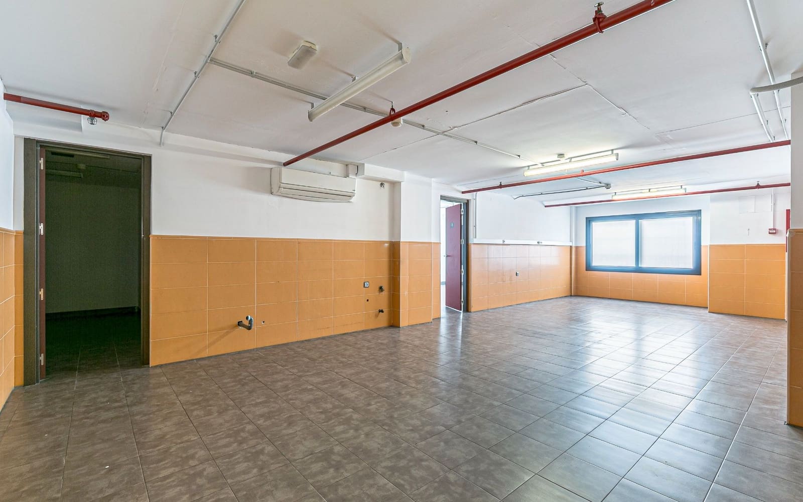 Erhverv til leje i Barcelona by - € 30.000 (Ref: 8881002)