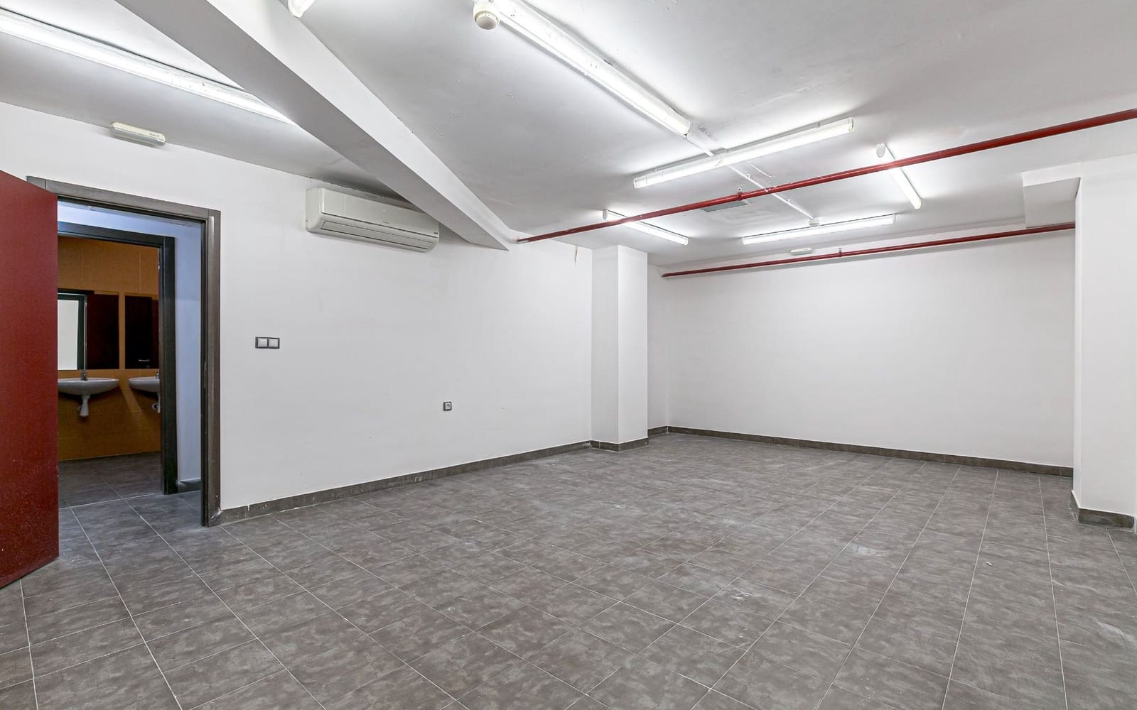 Erhverv til leje i Barcelona by - € 30.000 (Ref: 8881002)