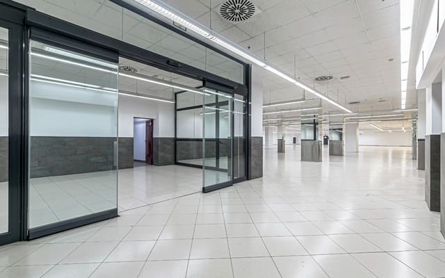 Kaupallinen vuokrattavana paikassa Sant Andreu de Palomar, Barcelona kaupunki - 30 000 € (Ref: 8881002)