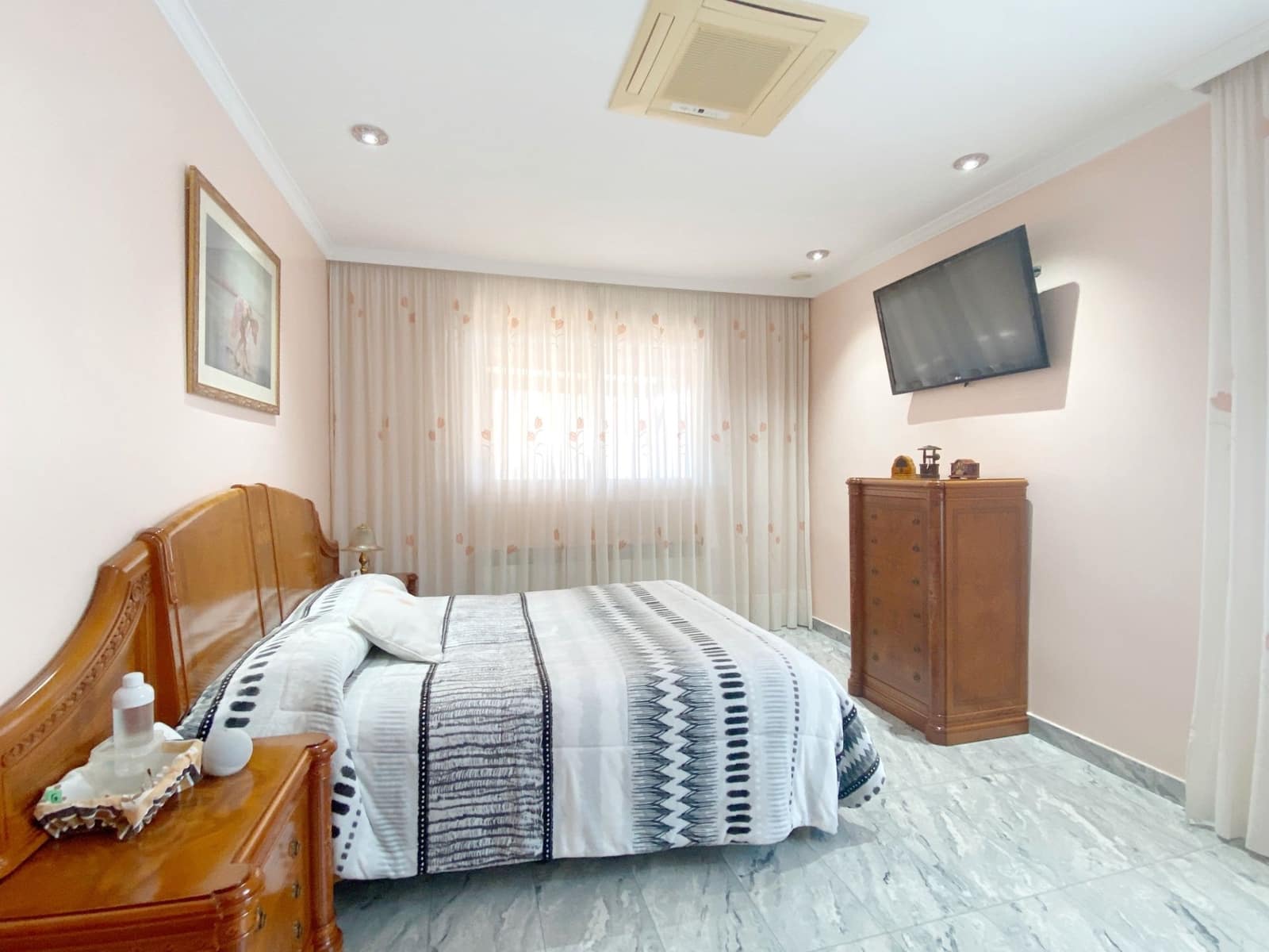 6 soveværelse Villa til salg i Molins de Rei med swimmingpool - € 1.390.000 (Ref: 8914589)