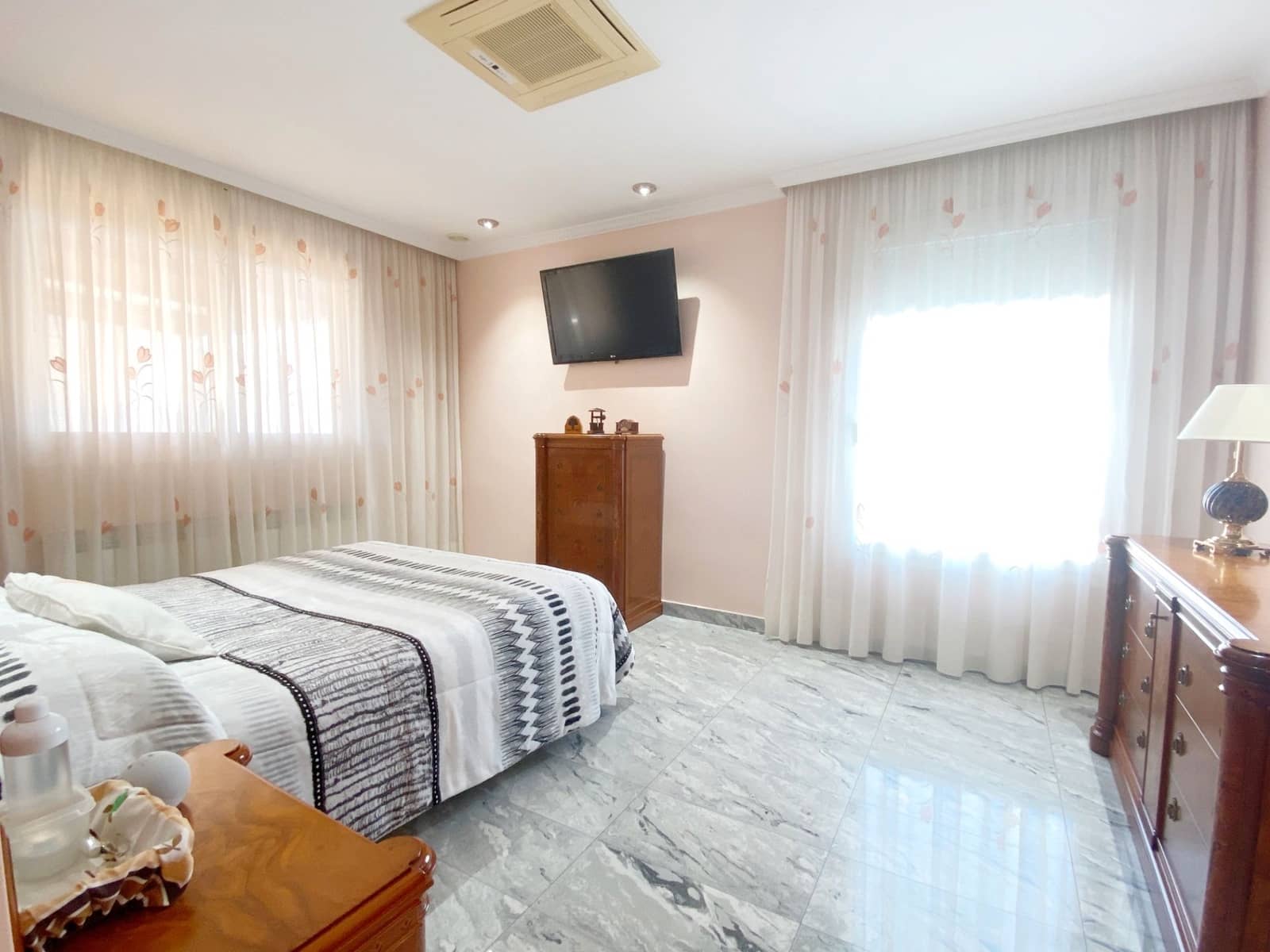 6 soveværelse Villa til salg i Molins de Rei med swimmingpool - € 1.390.000 (Ref: 8914589)