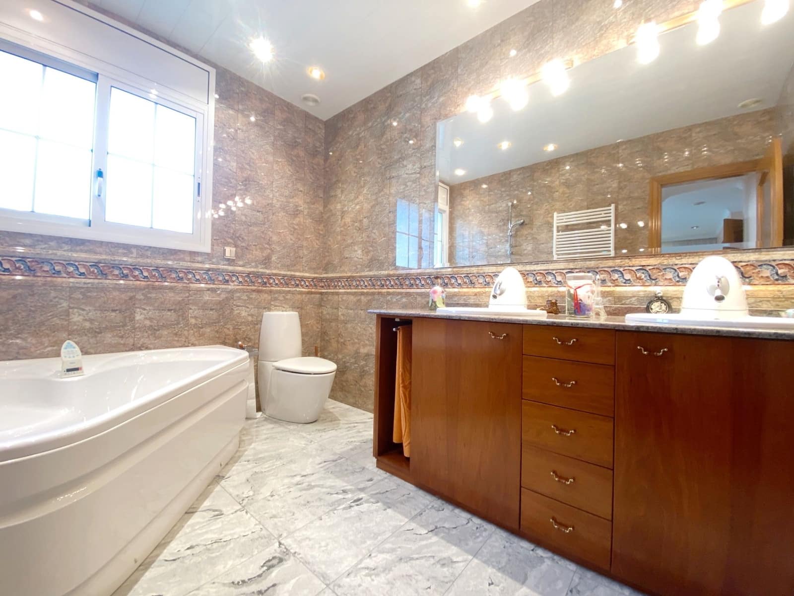 6 soveværelse Villa til salg i Molins de Rei med swimmingpool - € 1.390.000 (Ref: 8914589)