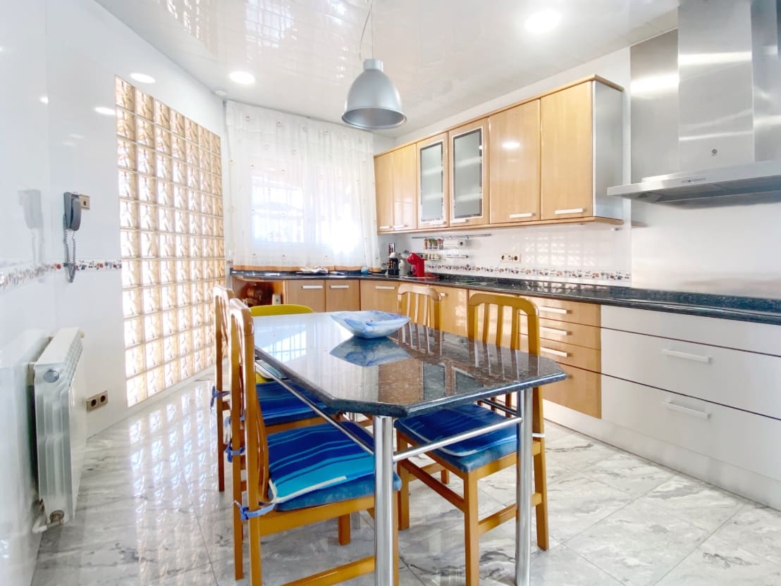 6 soveværelse Villa til salg i Molins de Rei med swimmingpool - € 1.390.000 (Ref: 8914589)