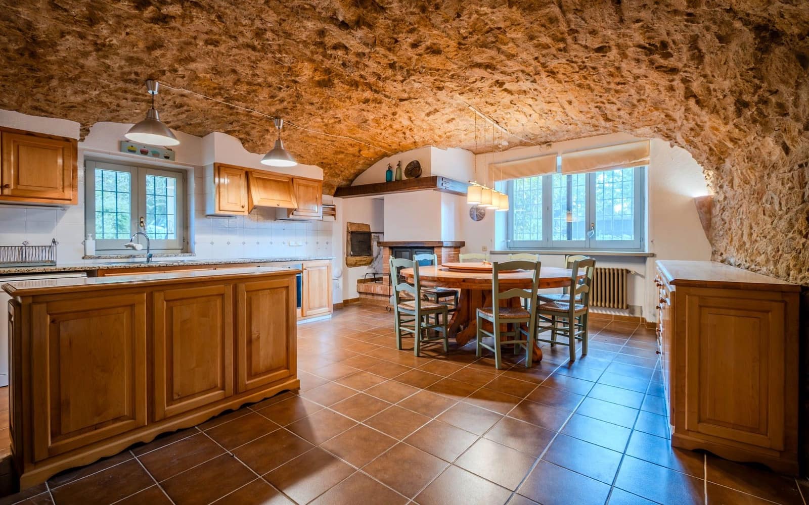 8 soveværelse Finca/Landehus til salg i Forallac med swimmingpool garage - € 2.607.000 (Ref: 8942143)