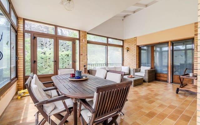 6 Zimmer Villa zu verkaufen in Quart mit Pool Garage - 750.000 € (Ref: 8983023)