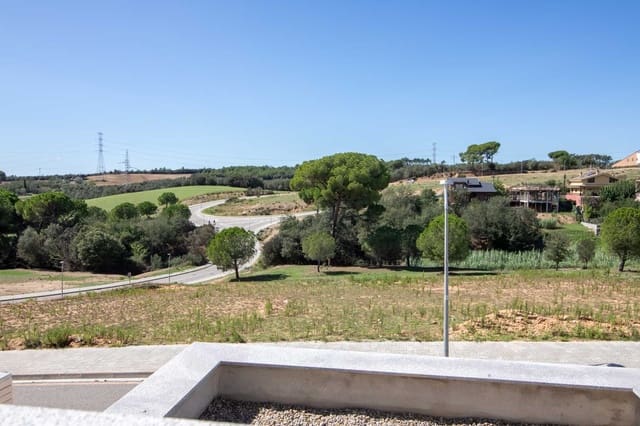 4 bedroom Semi-detached Villa for sale in Palau de Plegamans with garage - € 480,000 (Ref: 9013123)