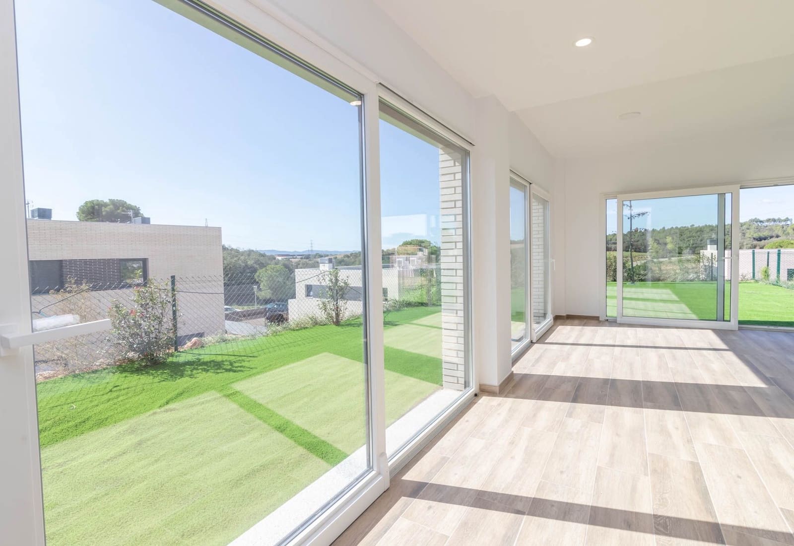 4 soverom Kjedet enebolig til salgs i Palau de Plegamans med garasje - € 470 000 (Ref: 9013125)