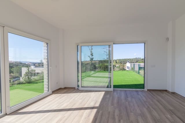 4 bedroom Semi-detached Villa for sale in Palau de Plegamans with garage - € 470,000 (Ref: 9013125)