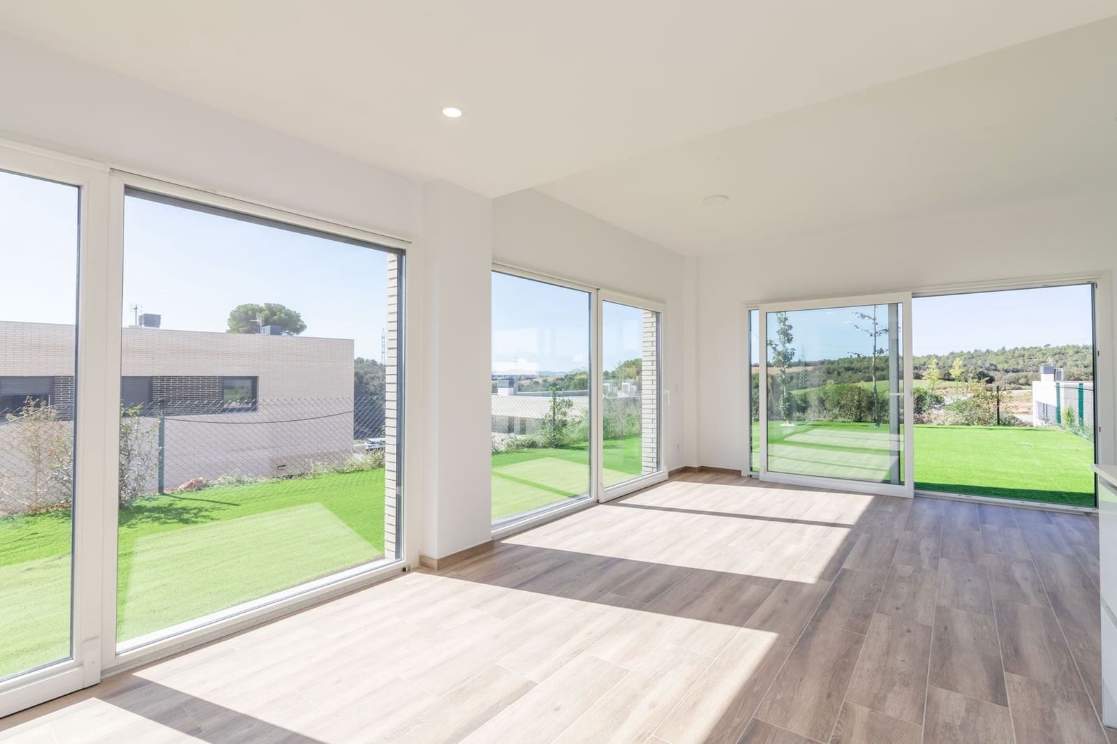 4 bedroom Semi-detached Villa for sale in Palau de Plegamans with garage - € 480,000 (Ref: 9013129)