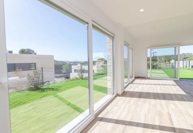 4 bedroom Semi-detached Villa for sale in Palau de Plegamans with garage - € 470,000 (Ref: 9013131)