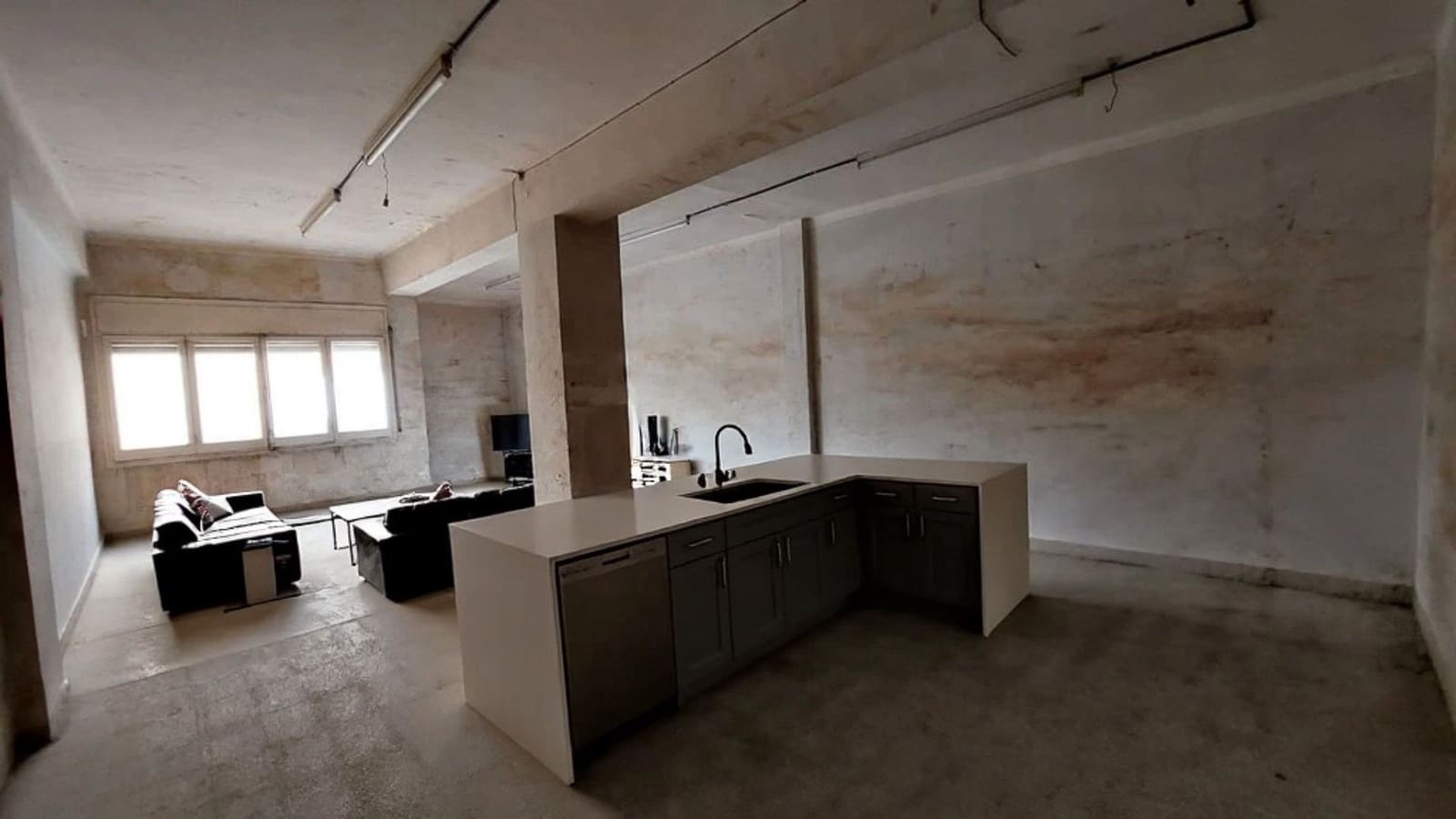 Kontor til salg i Barcelona by - € 169.000 (Ref: 9013508)