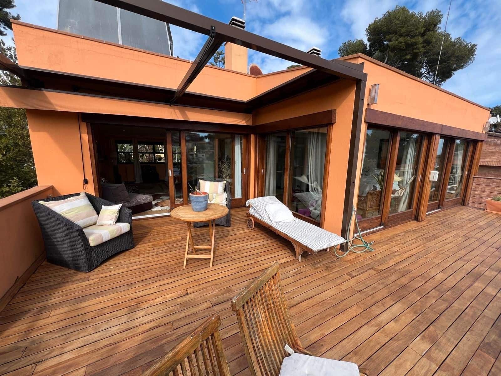 5 bedroom Villa for sale in Castelldefels - € 1,390,000 (Ref: 9028530)