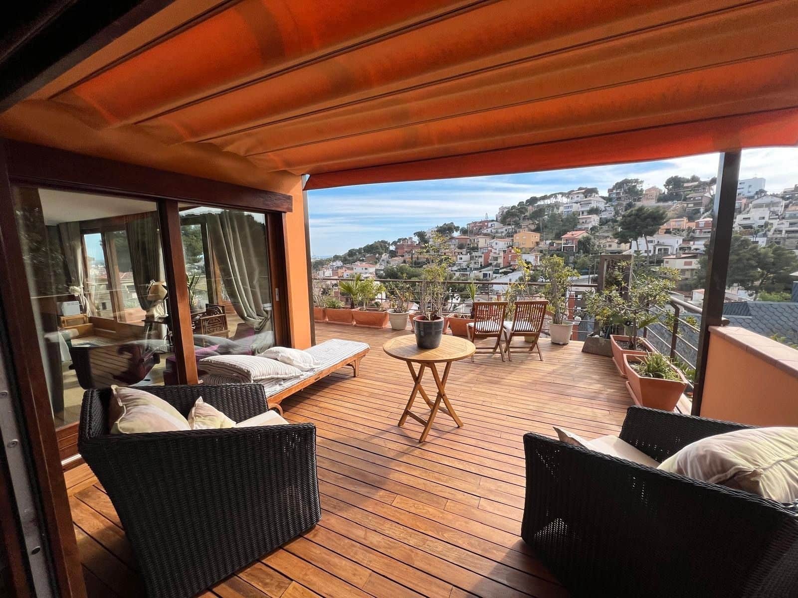 5 bedroom Villa for sale in Castelldefels - € 1,390,000 (Ref: 9028530)