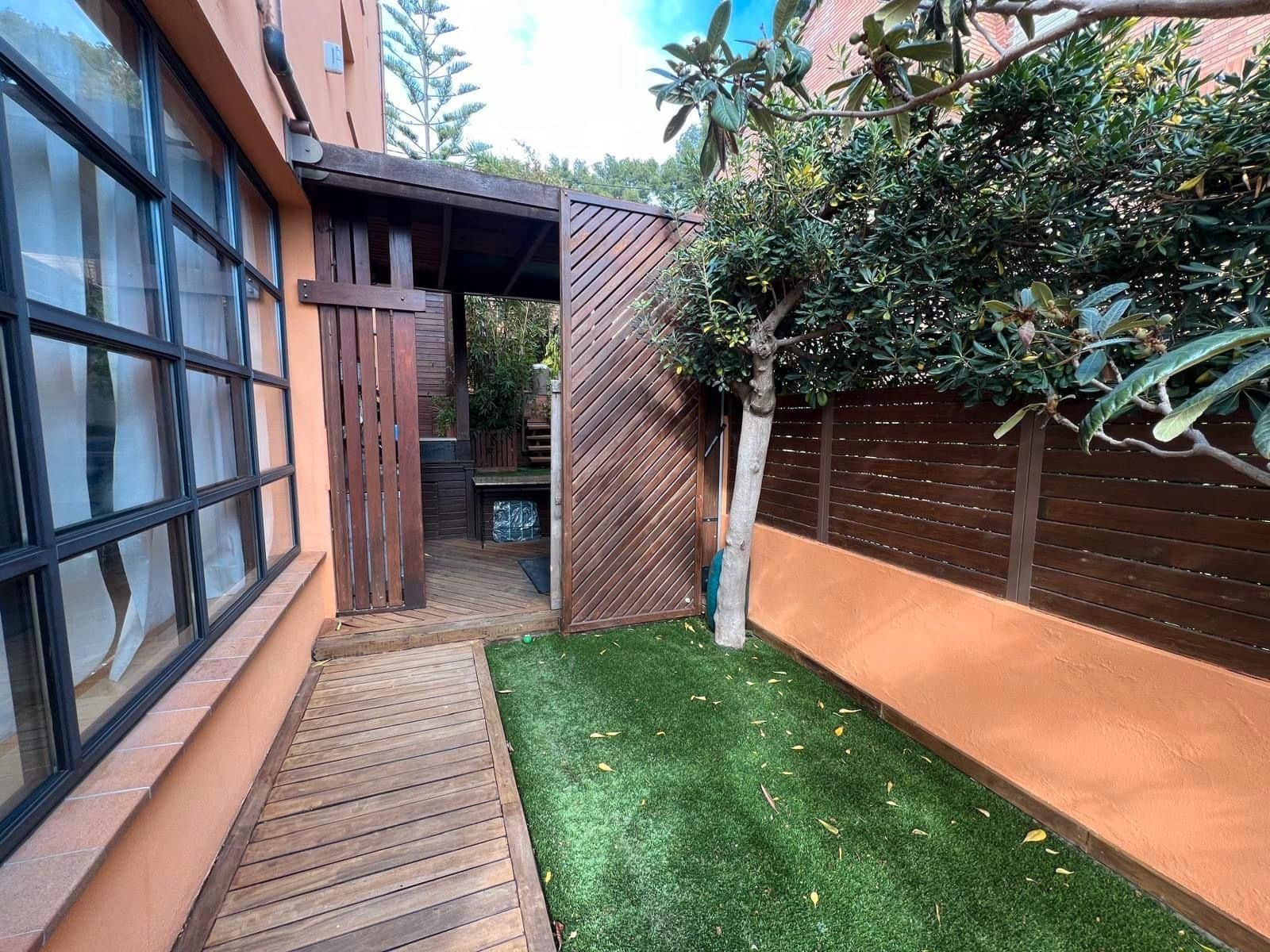 5 bedroom Villa for sale in Castelldefels - € 1,390,000 (Ref: 9028530)