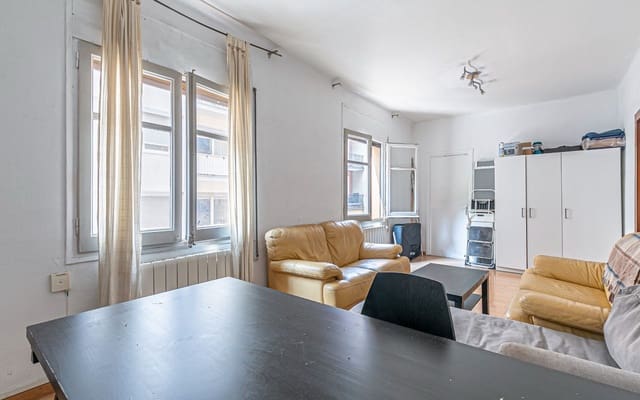 3 soverom Leilighet til salgs i El Baix Guinardó, Barcelona by - € 298 000 (Ref: 9033617)