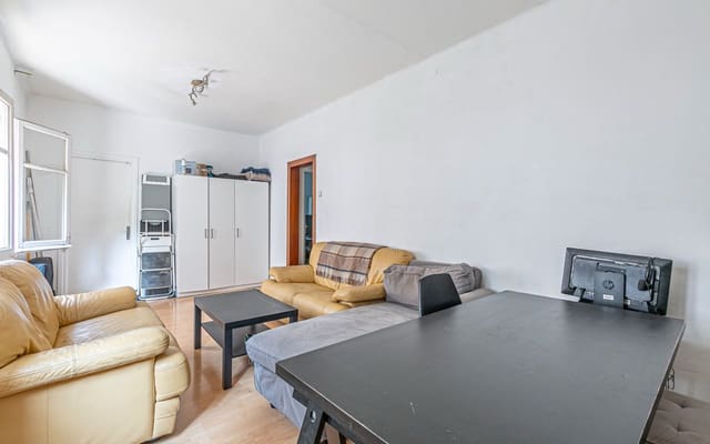 3 soverom Leilighet til salgs i El Baix Guinardó, Barcelona by - € 298 000 (Ref: 9033617)