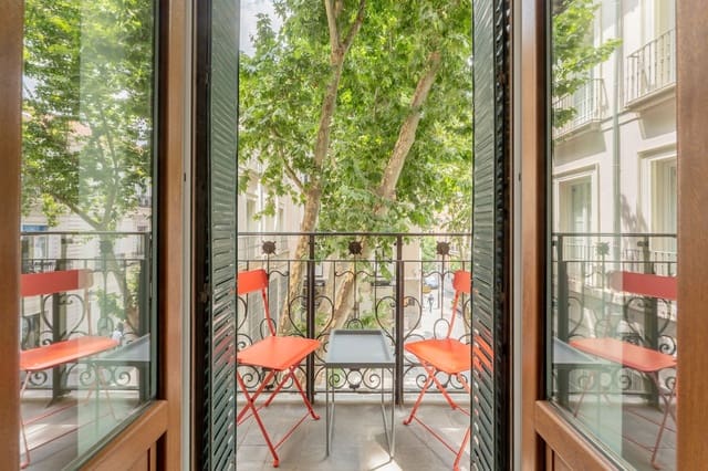 Appartement de 2 chambres à louer à Embajadores, Madrid ville - 2 400 € (Ref: 9051678)