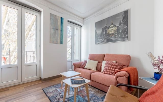 2 soveværelse Lejlighed til leje i Embajadores, Madrid by - € 2.600 (Ref: 9051678)