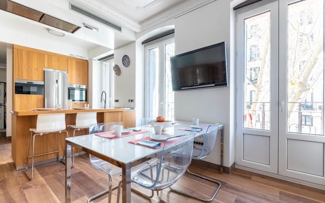 Appartement de 2 chambres à louer à Embajadores, Madrid ville - 2 400 € (Ref: 9051678)