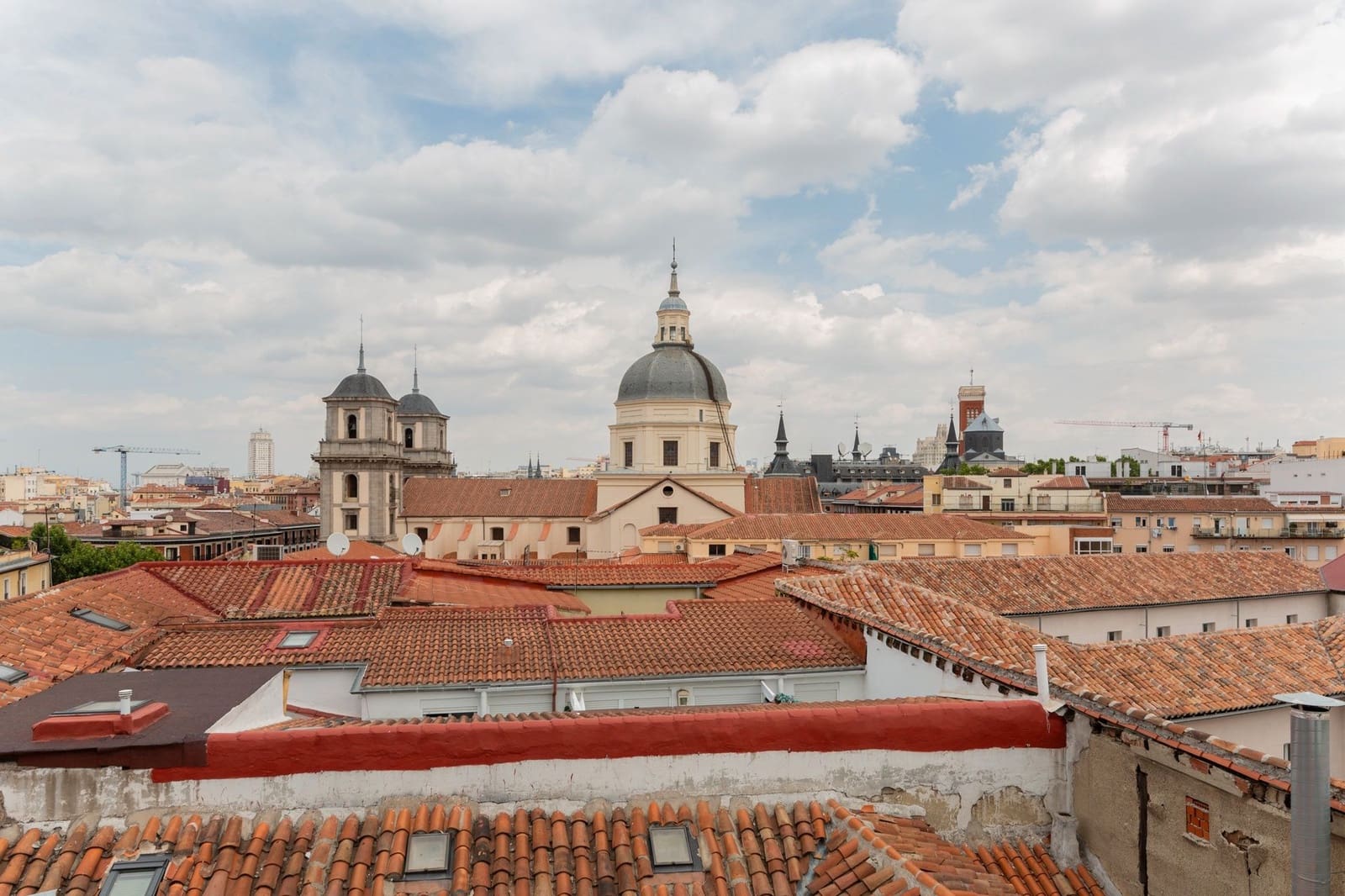 2 sovrum Lägenhet att hyra i Madrid stad - 2 400 € (Ref: 9051678)