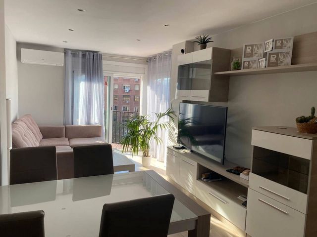3 quarto Apartamento para arrendar em La Sagrera, Barcelona cidade com garagem - 1 600 € (Ref: 9058643)