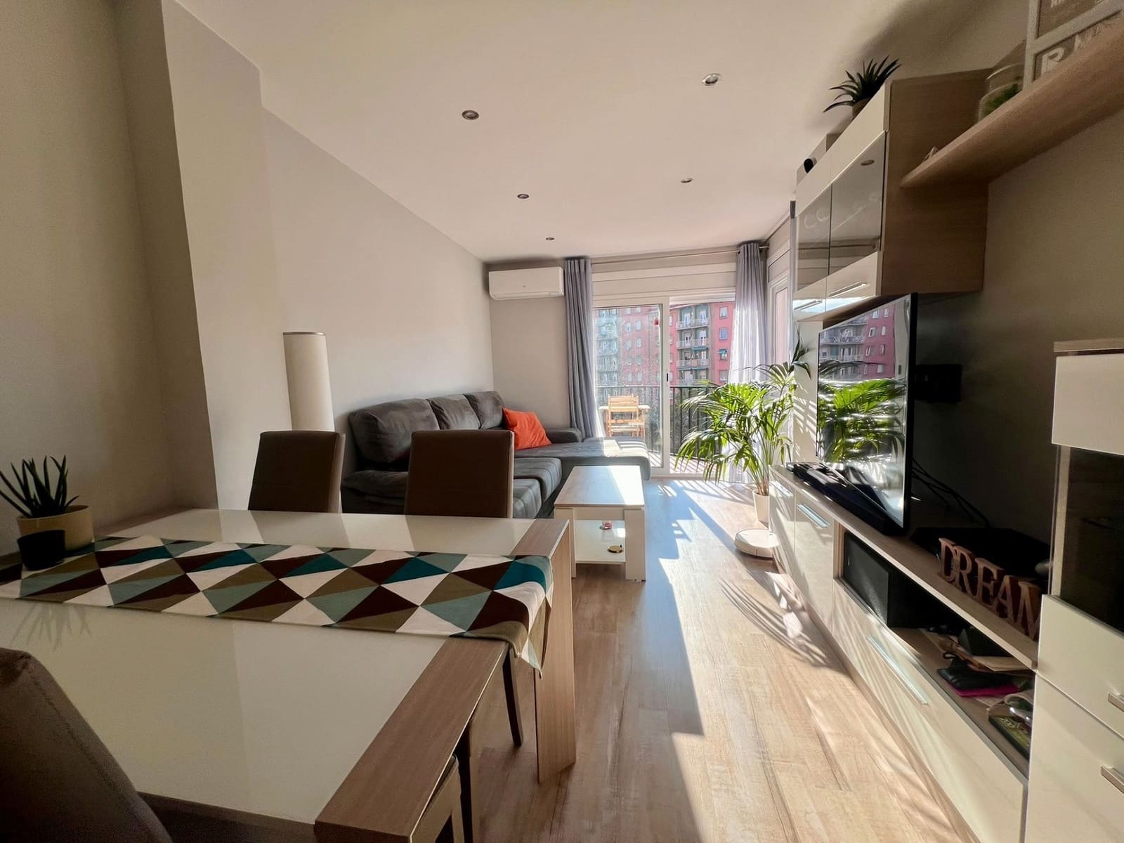 3 quarto Apartamento para arrendar em Barcelona cidade com garagem - 1 600 € (Ref: 9058643)