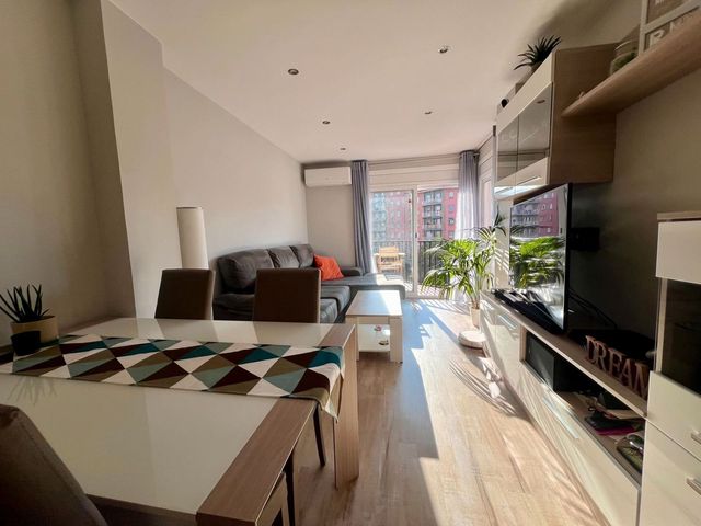 3 quarto Apartamento para arrendar em La Sagrera, Barcelona cidade com garagem - 1 600 € (Ref: 9058643)
