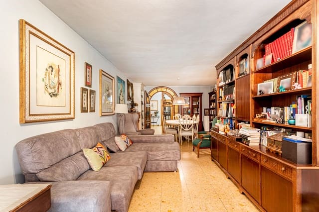 4 bedroom Flat for sale in Sant Francesc, Valencia city with garage - € 730,000 (Ref: 9061552)