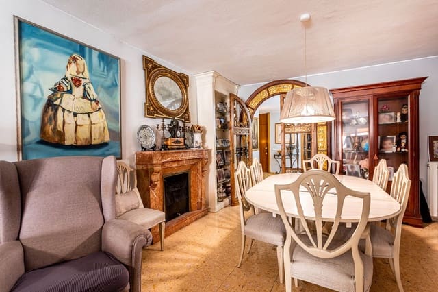 4 bedroom Flat for sale in Sant Francesc, Valencia city with garage - € 730,000 (Ref: 9061552)